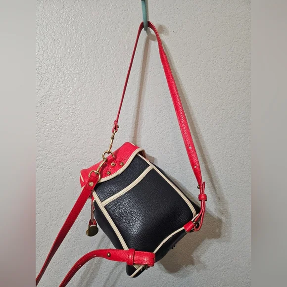 Vintage Dooney & Bourke Red All Weather Leather Large Sherpa Teton Backpack Vintage Dooney & Bourke Teton Small Backpack All-Weather Leather main image 4